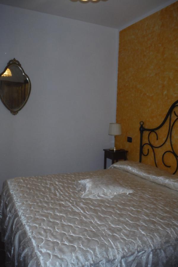 Agriturismo Santa Adriana Volterra Pokoj fotografie